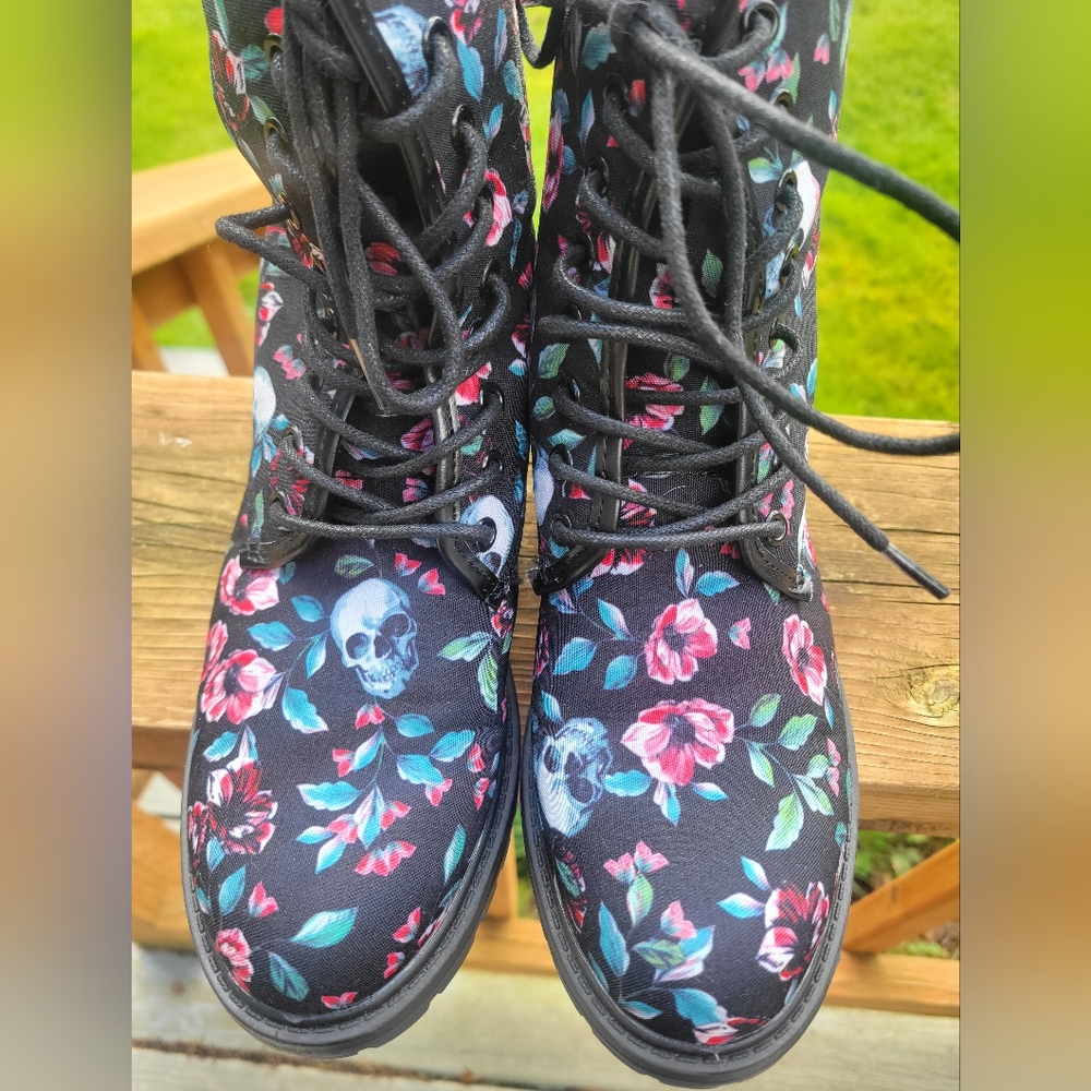 Hot Topic Skull Floral Lace-Up Women's Combat Boots - Picture 2 of 7